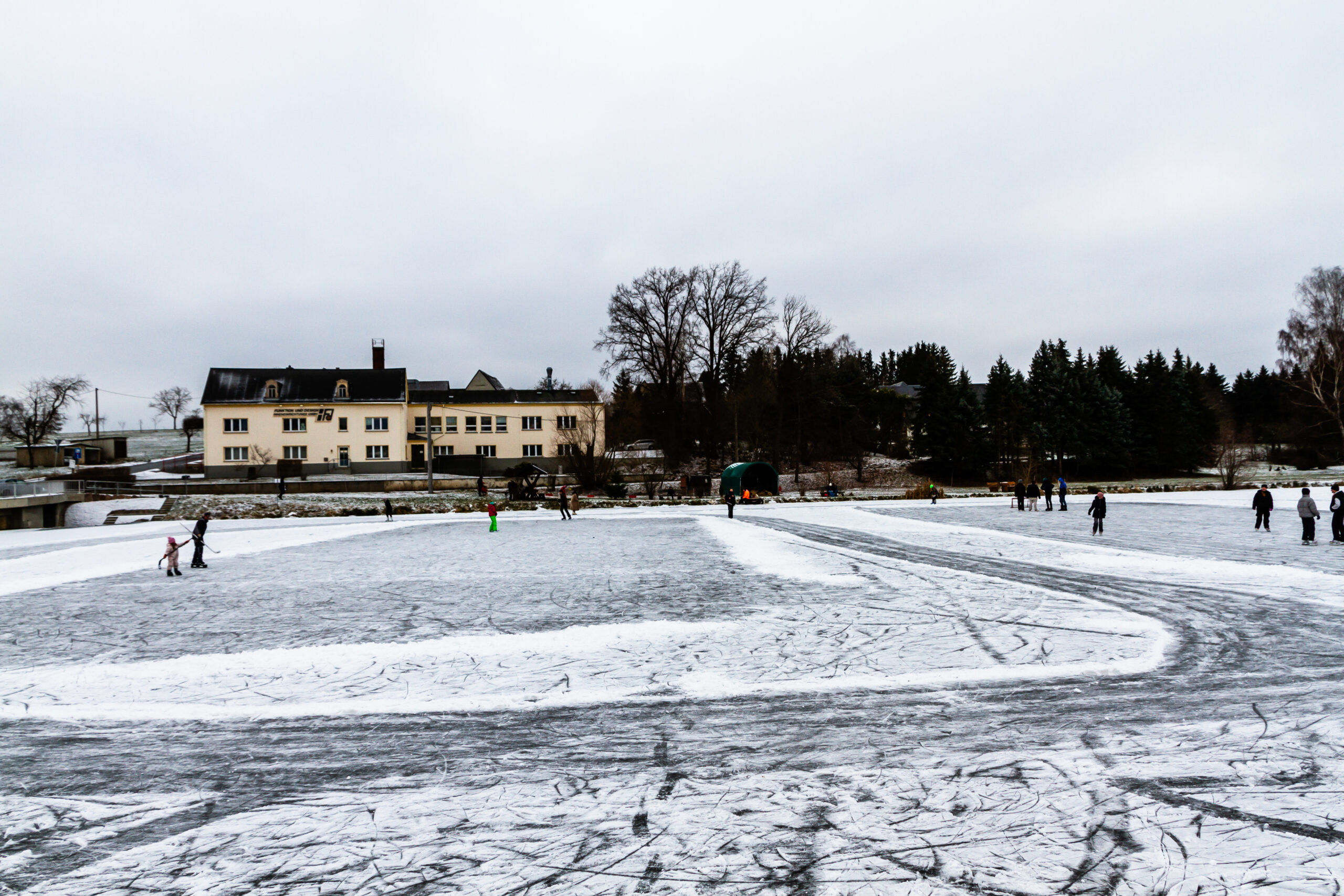 240113_Eislaufen-auf-Teich-Bräunsdorf